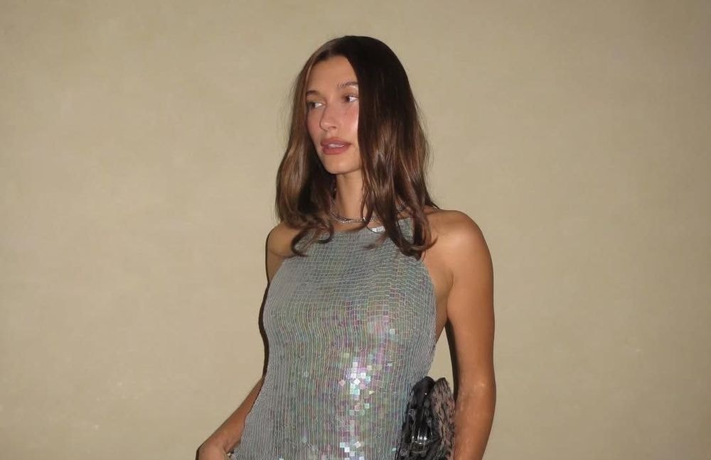 « Jeans and nice top » : pourquoi nos looks de fêtes promettent d’être cool et décontractés ?