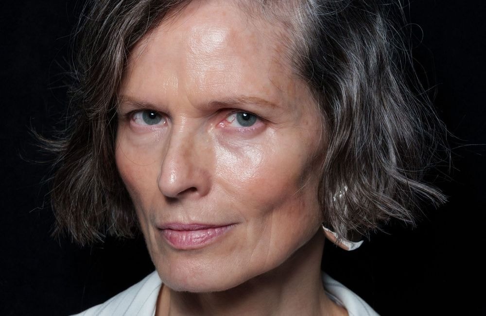 OK Expert : Comment savoir si les cheveux gris me vont ? Un coloriste nous répond