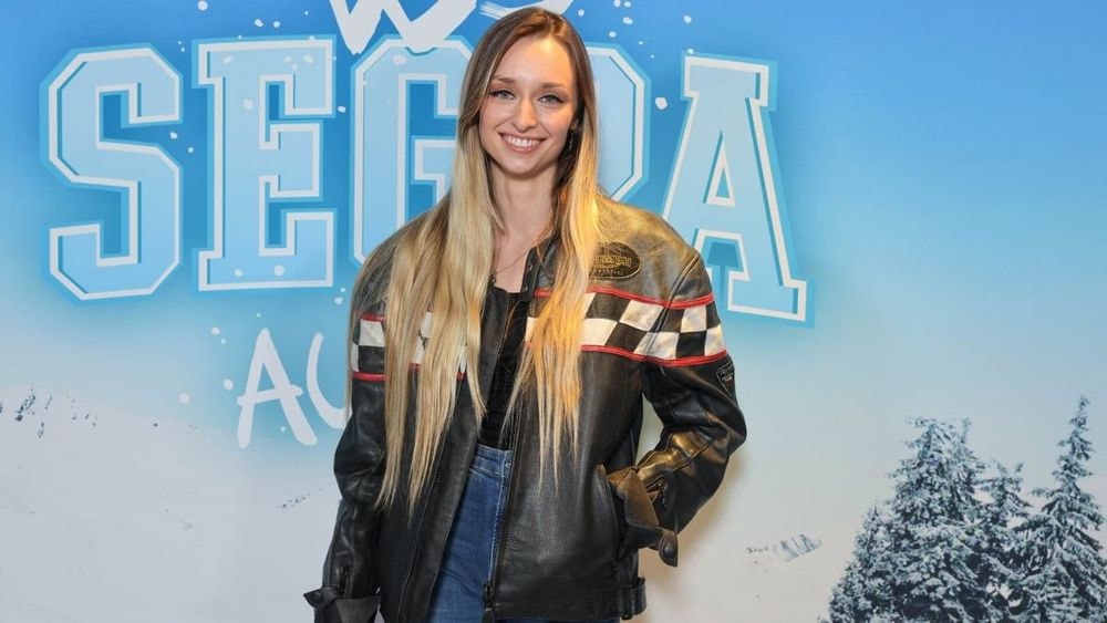 Emma Smet devient maman à 27 ans : David Hallyday annonce que sa "deuxième fille a aussi eu un petit"
