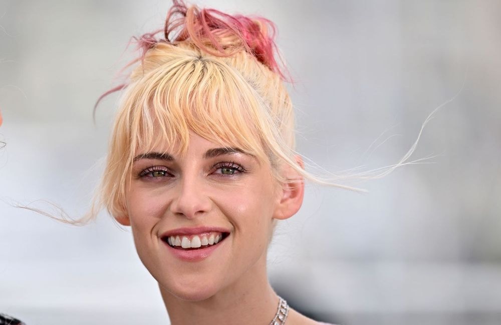 Adieu le brun ou le blond, Kristen Stewart affiche désormais une coloration inattendue
