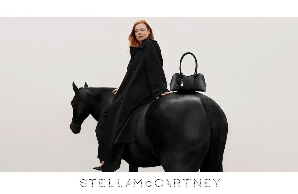 Le best of mode de la semaine : Sarah Snook pose pour Stella McCartney, un it-bag...