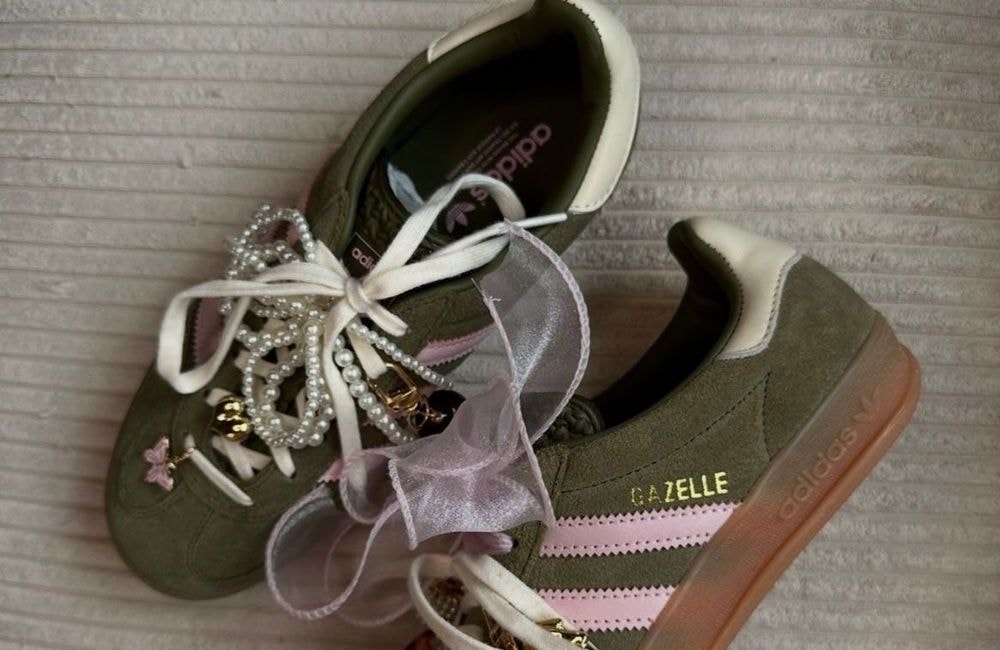 La nouvelle obsession TikTok : personnaliser ses baskets avec des lacets et charms
