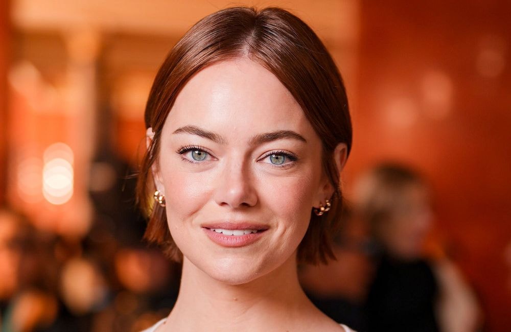 De la coupe à la garçonne au carré court : Emma Stone signe la coiffure la plus copiée du moment
