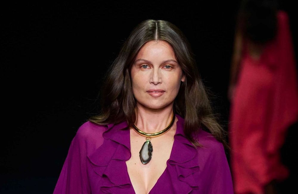 Laetitia Casta, sublime, défile à la Fashion Week de Milan