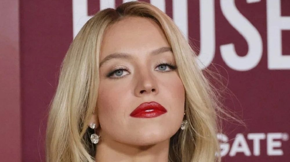 Sydney Sweeney (28 ans) culotte sur la tête et décolleté plongeant dans une épicerie, cette publicité qui défraie la chronique