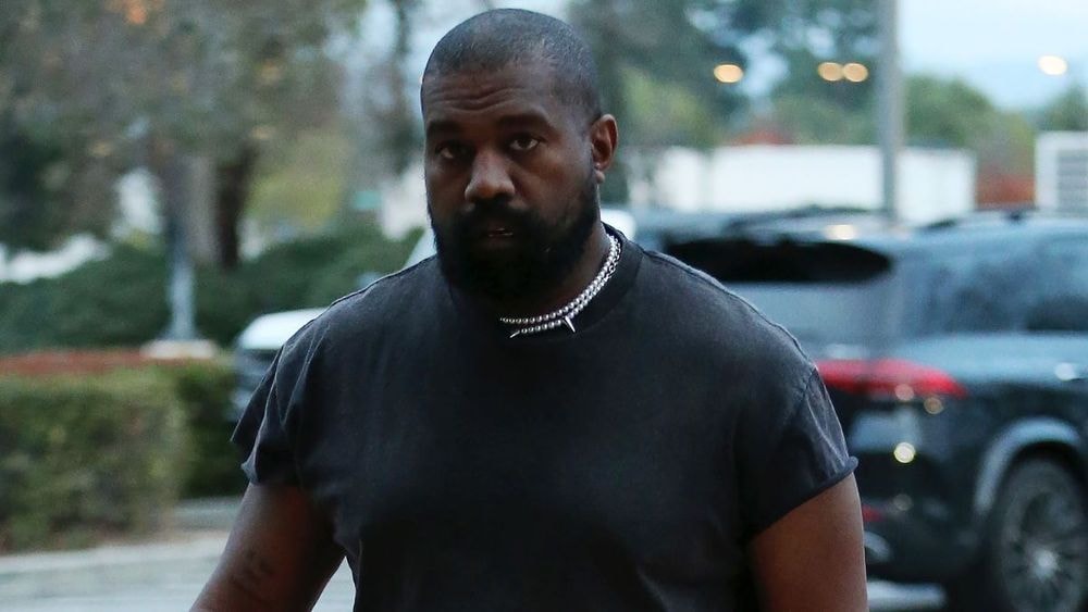 Kanye West en roue libre : il arbore un tee-shirt choquant dans les rues de Los Angeles