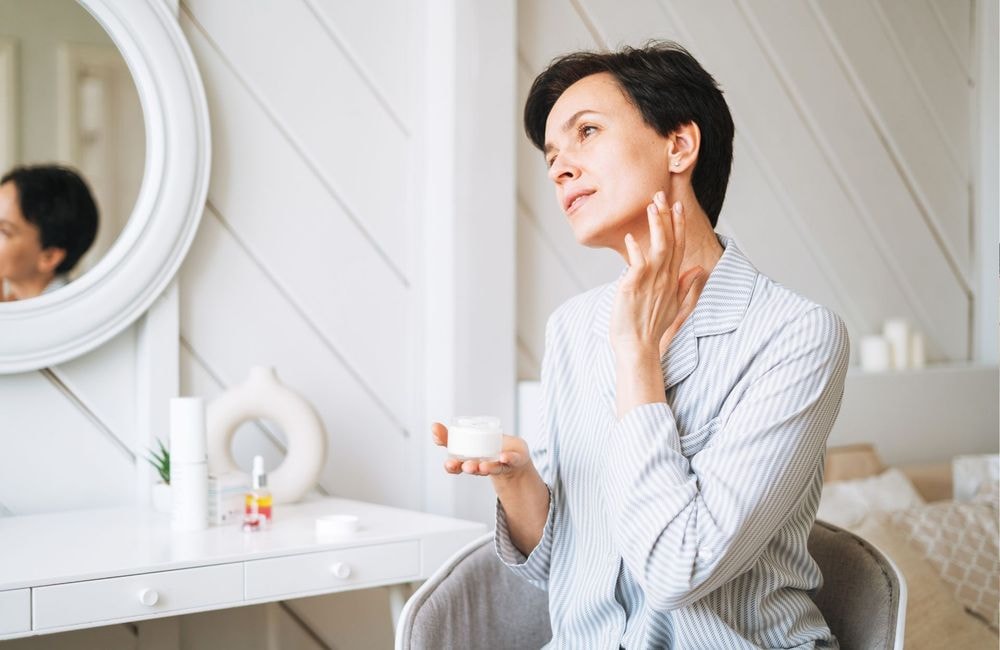 Voici la routine anti-âge idéale selon les dermatologues et les facialistes