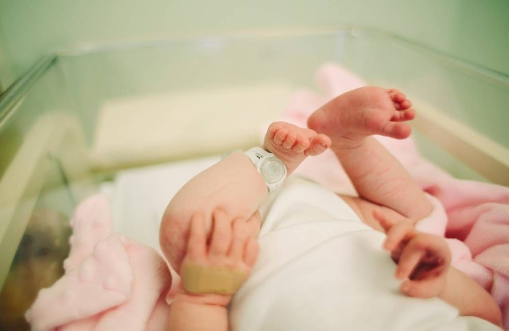 Dépistage néonatal : quelles maladies graves doivent être désormais détectées dès la naissance ?