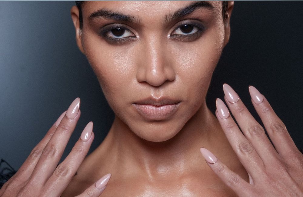 Semi-permanent, gel… quel type de manucure tient le mieux ?
