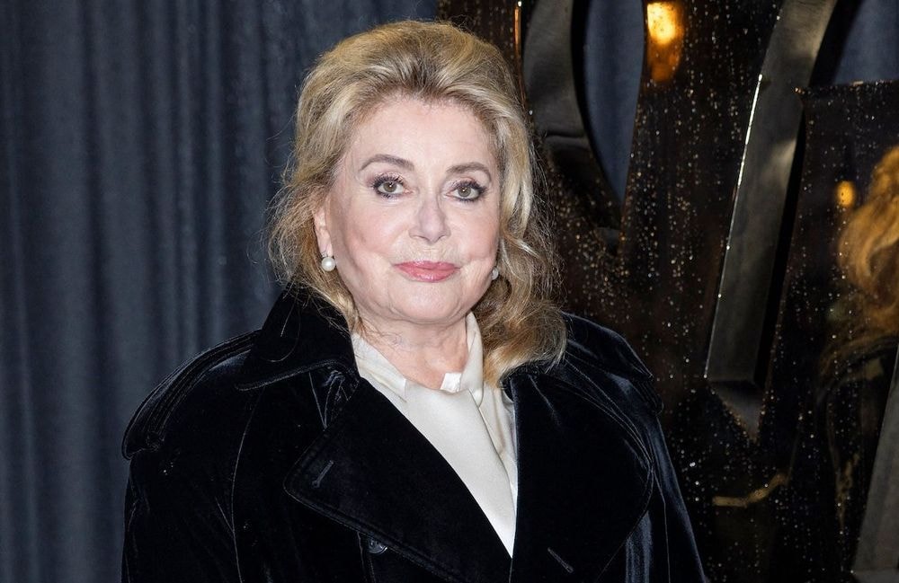 Catherine Deneuve surprise : sa réaction en découvrant Whoopi Goldberg au défilé Ami