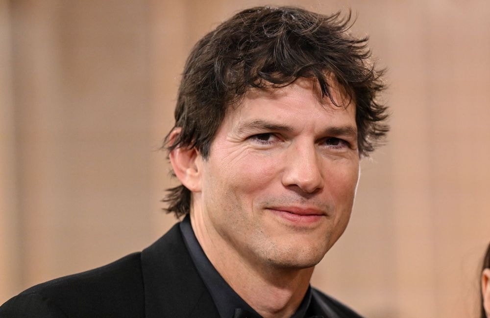 Ashton Kutcher fait de rares confidences sur son ex Demi Moore : « Je suis tellement fier »