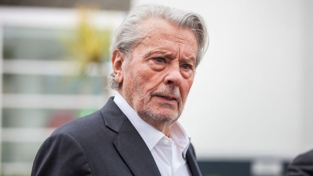 Alain Delon escroqué juste après sa mort : "Je veux distribuer mon argent à tous les Français…