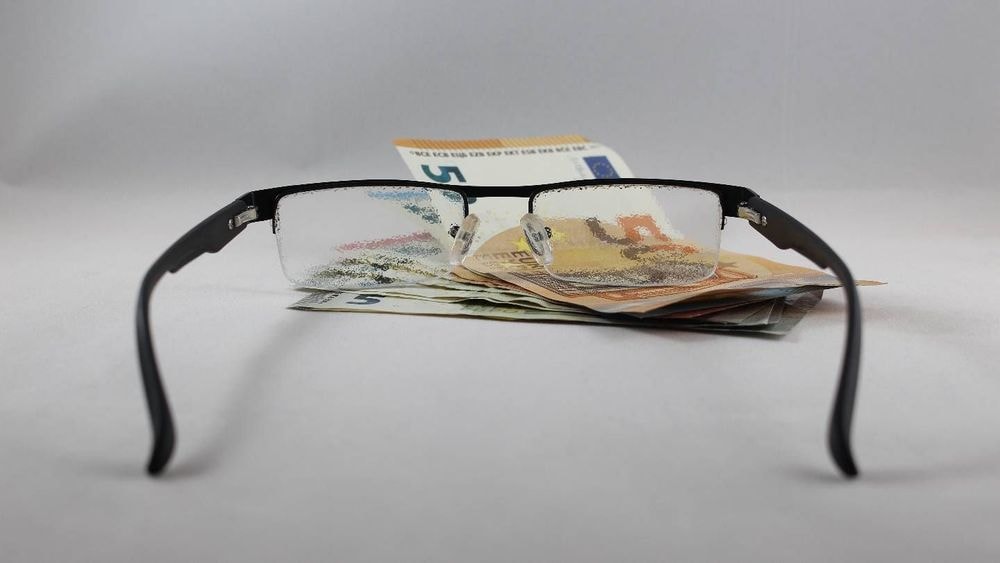 Voilà pourquoi les ventes de lunettes et de lentilles grimpent beaucoup en France