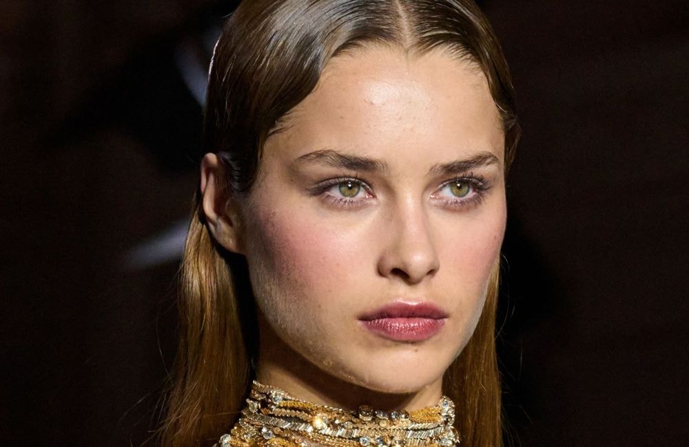 Voici comment enlever son mascara waterproof sans fragiliser vos cils