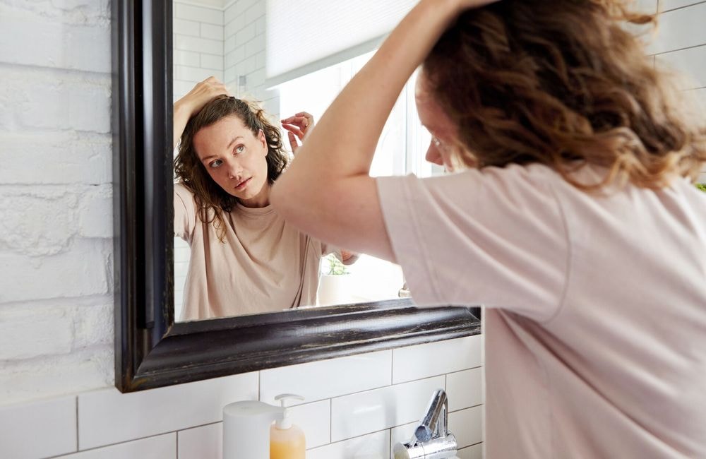Cheveux moins denses : ces 5 signes qui doivent vous alerter
