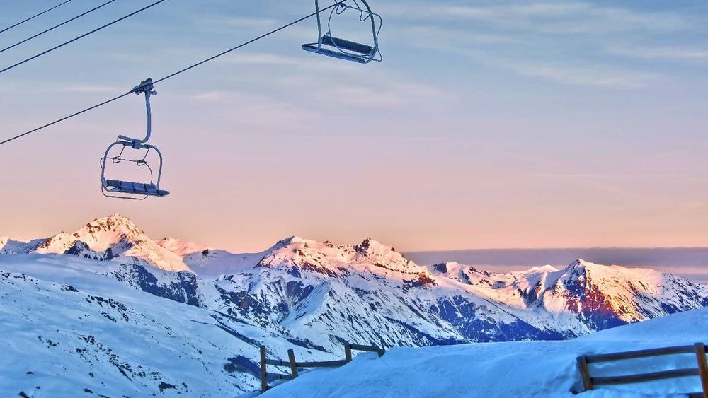 Bilan de l'assurance vie, prix des stations de ski, allocations chômage en baisse : les 3 infos argent du jour