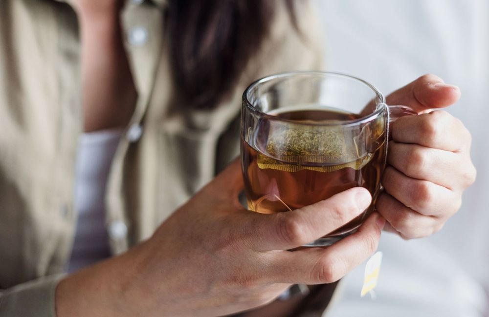 5 tisanes pour faire du bien à son ventre après les fêtes selon une nutritionniste