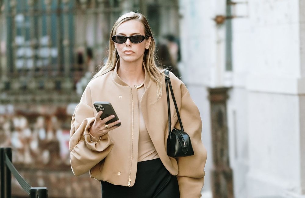 Les east-west bags, cette tendance sac des années 50 qui fait son retour à nos bras