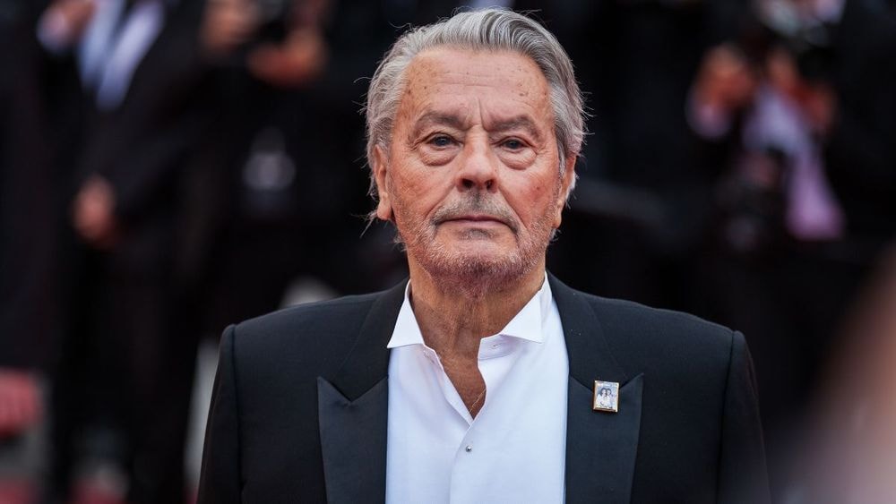 Alain Delon tout juste décédé, un proche balance une info sur lui : "Il aimait les…