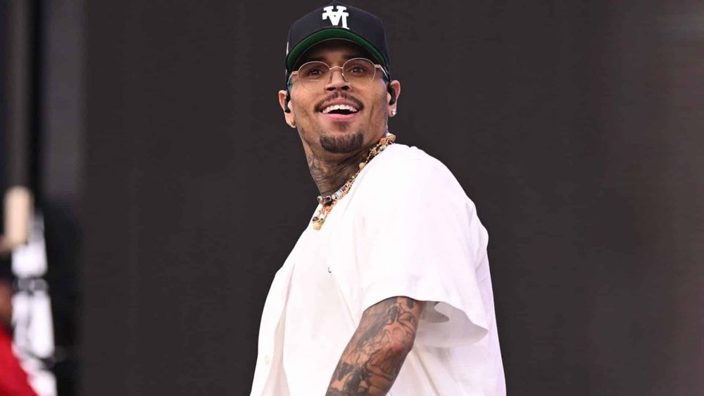 Chris Brown : le chanteur expose ses parties intimes lors d’un concert, la Toile en ébullition !