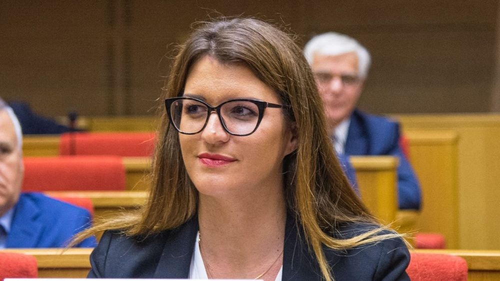 Marlène Schiappa enceinte à 42 ans : elle annonce attendre un troisième enfant, un « bébé miracle »