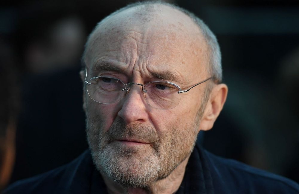 « C'est un choc » : Phil Collins, le père de Lily Collins, se confie sur son état de santé