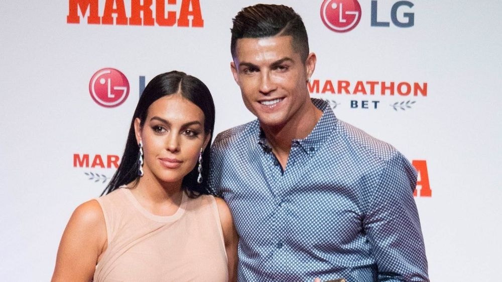 Georgina Rodriguez bientôt mariée à Cristiano Ronaldo, le prix de sa bague à 35 carats va vous faire HALLUCINER