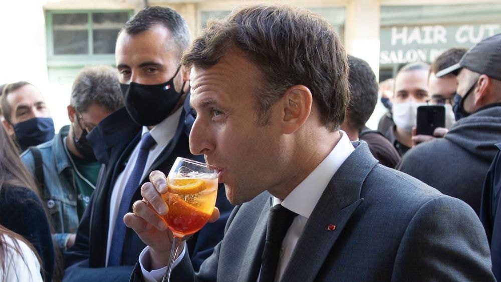 Emmanuel Macron : "Il boit trop", son penchant pour la boisson révélé