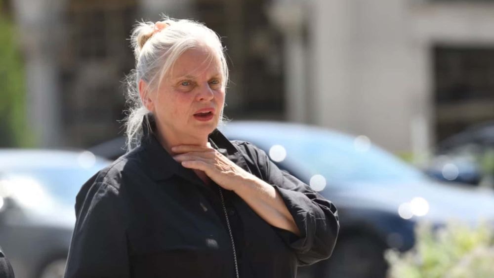 Obsèques de Guesch Patti : dix mois après son accident de la route, Isabelle Nanty est la seule célébrité à faire le déplacement