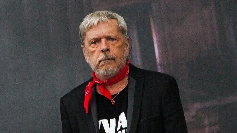 "Renaud est vraiment devenu une épave" : sa dernière apparition publique ne vend pas du rêve