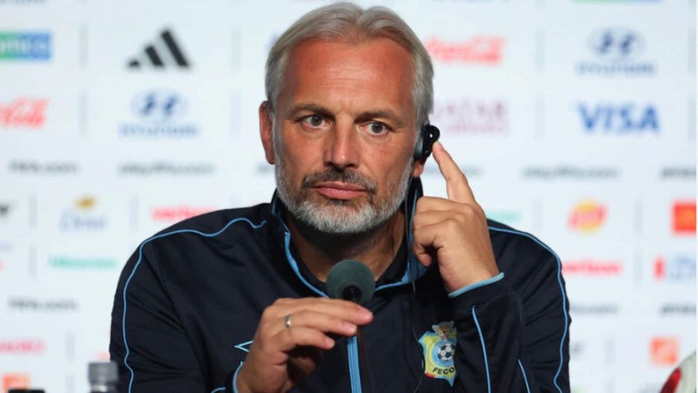 Coupe du monde 2026 : l’entraîneur français Sébastien Desabre apprend la mort de son père de la pire manière possible, la séquence lunaire !