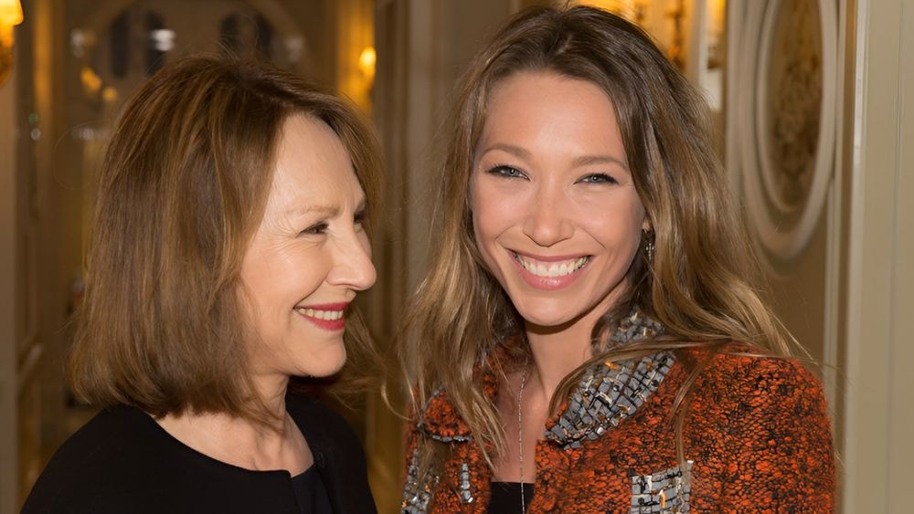 "For Nathalie, with love and light" : Laura Smet s’apprête à sortir une chanson en hommage à sa mère Nathalie Baye avec The Penelopes !