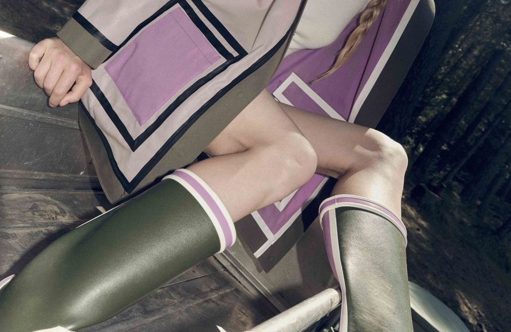 Le best of mode : ces bottes qui nous feraient presque aimer la pluie (et le pull le plus nostalgique de 2026)