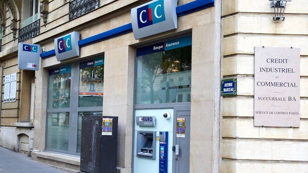 Vous êtes client du CIC ? Découvrez les frais à payer pour utiliser votre carte bancaire à l'étranger