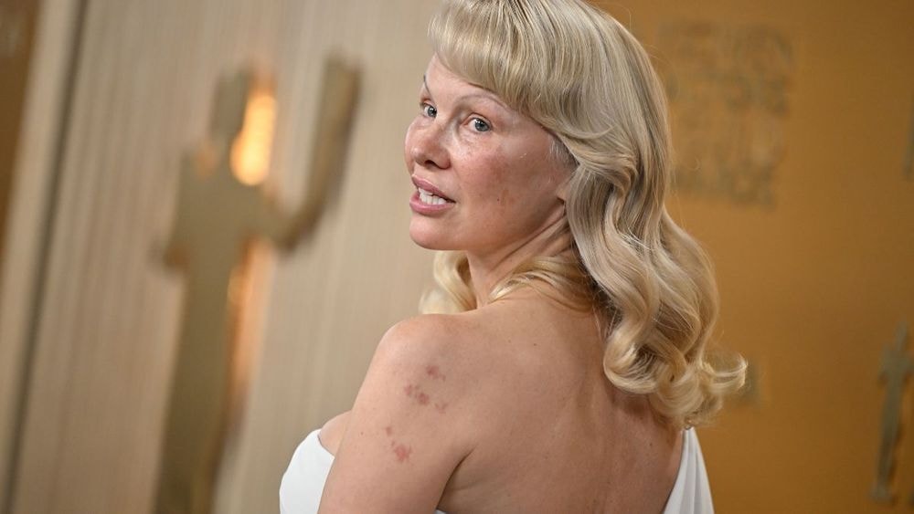 Pamela Anderson (57 ans) fait des confidences libres sur son corps : "Je fais ce que je veux..."