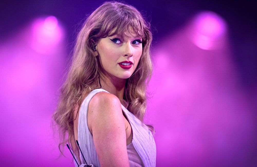 Qu’est-ce que la coupe Louise Brooks, ce carré qui transforme Taylor Swift