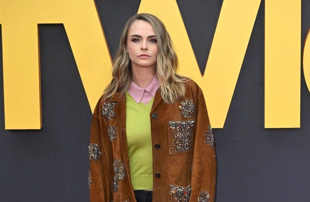 Cara Delevingne adopte déjà la veste la plus tendance de la rentrée 2024