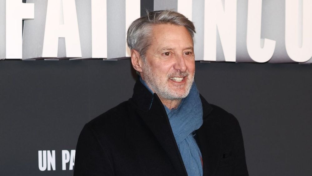 "Elle m'a montré sa chatte" : Antoine de Caunes fait une confidence osée sur Valérie Lemercier