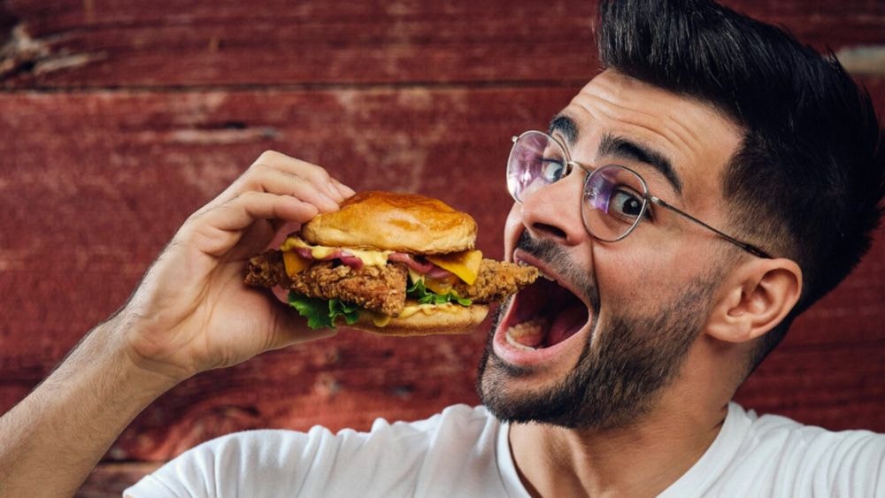 "Travail dissimulé", "emploi d’étrangers sans autorisation" : le YouTubeur français FastGoodCuisine a de gros ennuis avec la justice !