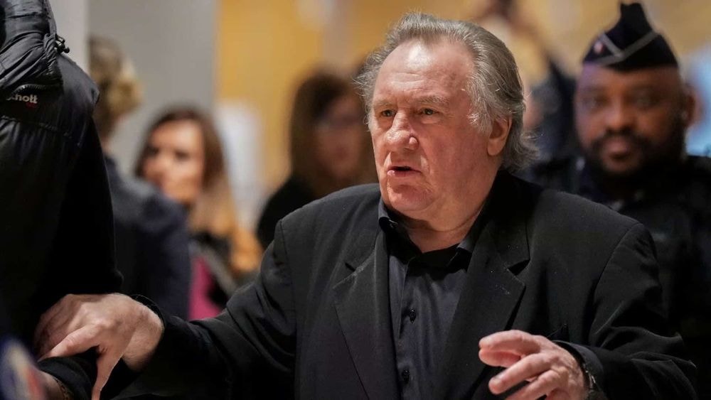 "Pouvez-vous décrire une agression sexuelle ?" : la réponse déconcertante de Gérard Depardieu à un avocat de l'accusation en plein procès