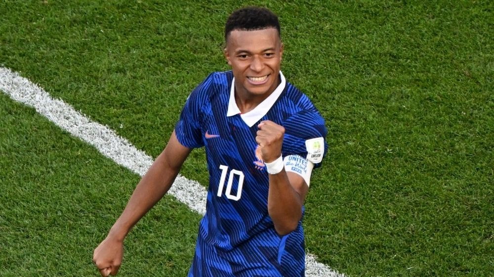 Exit Paris, Kylian Mbappé dévoile sa luxueuse villa madrilène à 11M€ : un véritable bunker où il roucoule avec Ester Expósito