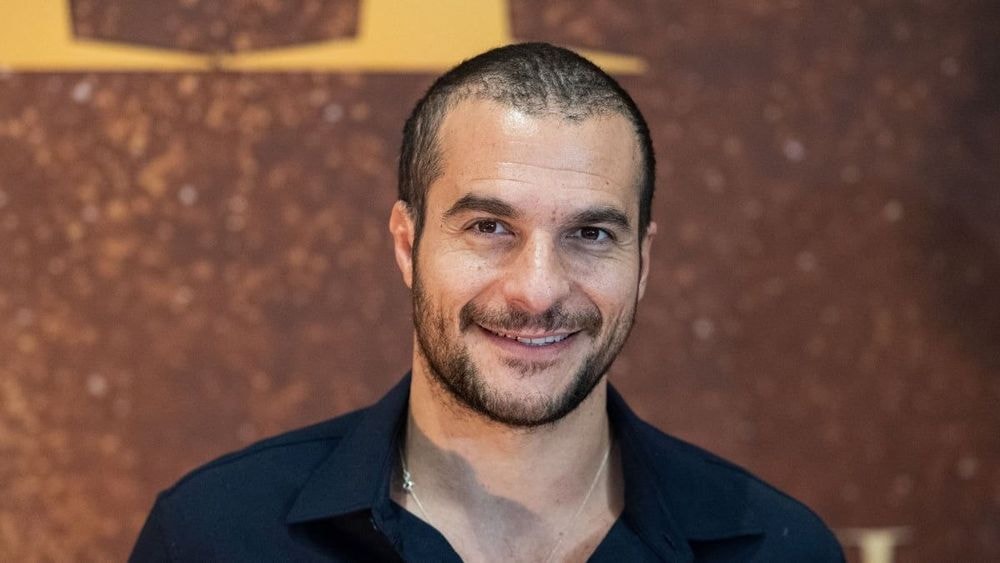 Amir (41 ans) défiguré : le chanteur dévoile des photos de son visage en sang