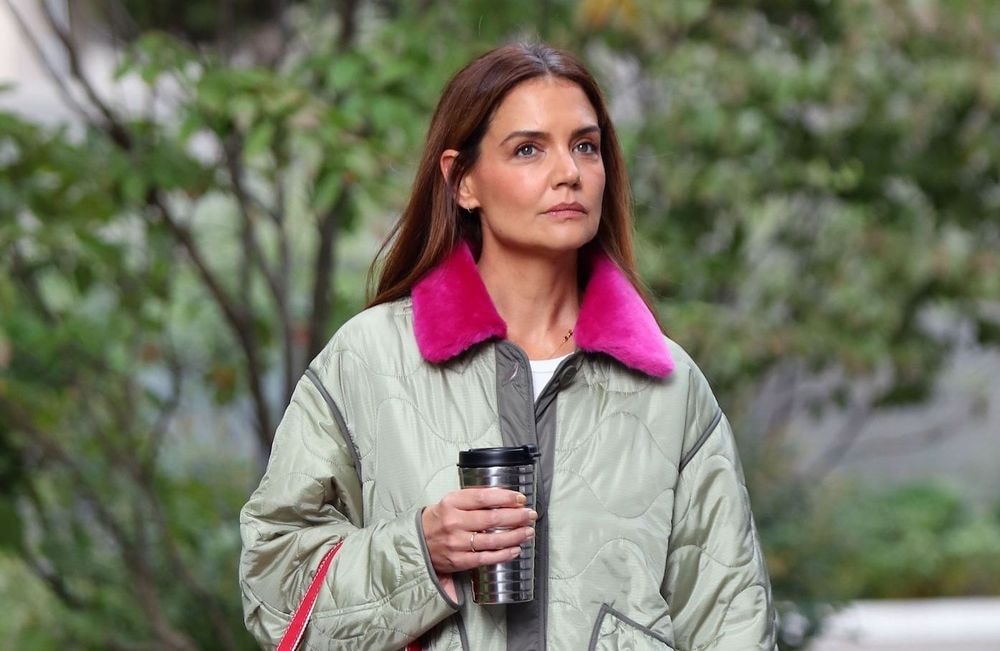 Katie Holmes succombe à la tendance du jean customisé