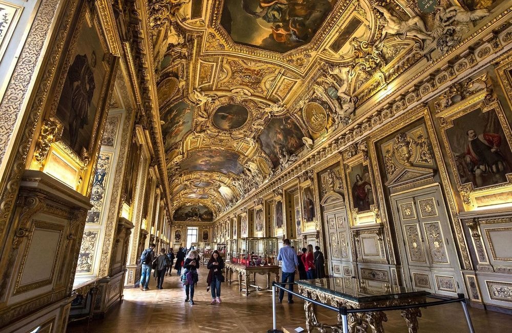 Légende, pouvoir, malédiction : quelle est l’histoire du diamant Régent, épargné lors du braquage du Louvre ?