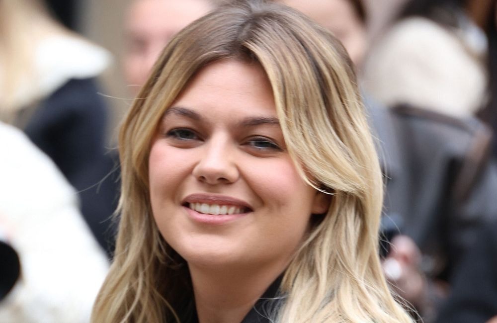 Transformée, Louane change de look et adopte la frange la plus tendance du moment