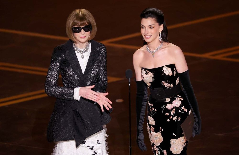 Oscars 2026 : les clins d’œil d’Anne Hathaway et d’Anna Wintour au « Diable s’habille en Prada »