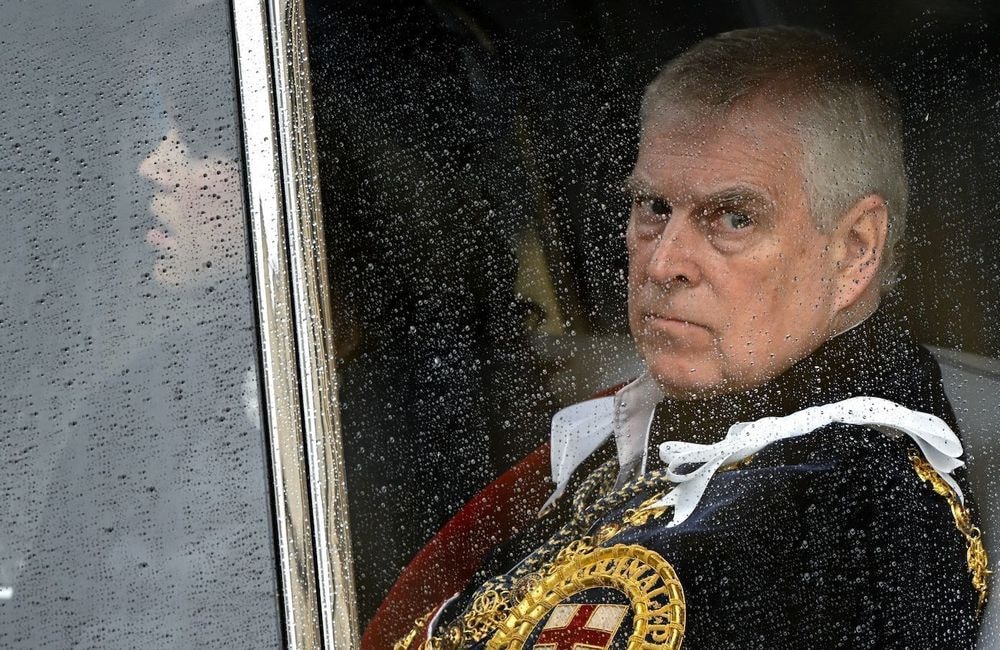 Andrew Mountbatten-Windsor : il fait profil bas pour sa première apparition publique
