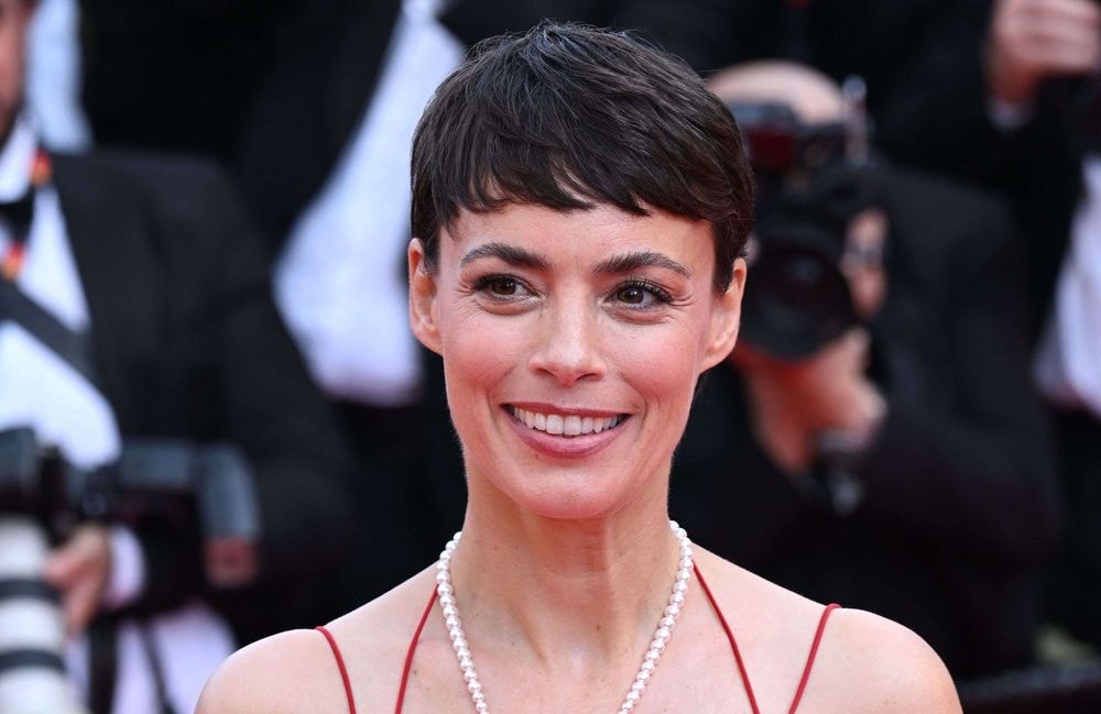 Cannes 2024 : Bérénice Bejo sort la robe rouge passion au Festival