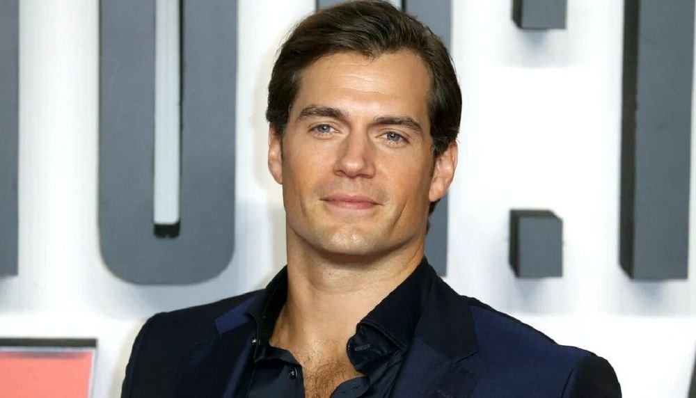 Torse nu, biceps massifs et abdos sculptés, Henry Cavill crée la canicule sur Instagram !