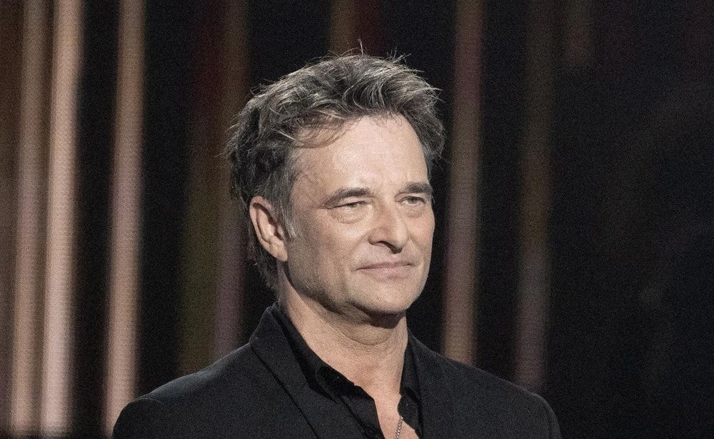 "Je ne m’en remettrai jamais" : sur M6, David Hallyday évoque sa douleur de ne pas avoir pu dire adieu à Johnny